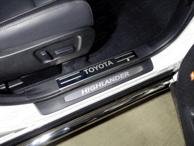 Toyota Highlander (17–) Накладки на пластиковые пороги (лист зеркальный надпись Toyota) 2 шт